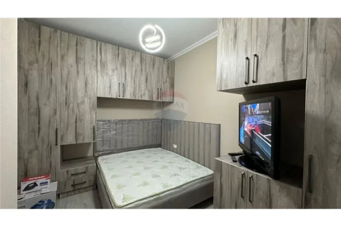 Tirane, jepet me qera apartament 1+1 Kati 2, 55 m² 500 € (Rruga e Dibres)
