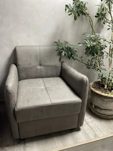 Tirane, shes Shiten divan me kolltuke te paperdorur 350 €