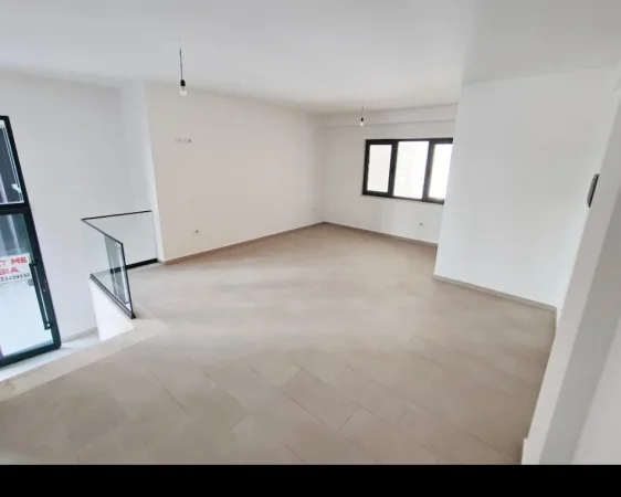 Tirane, shitet dyqan Kati 1, 45 m² 