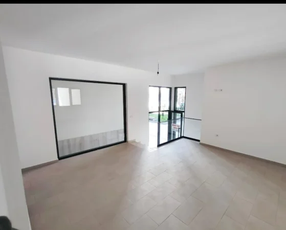 Tirane, shitet dyqan Kati 1, 45 m² 