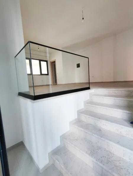 Tirane, shitet dyqan Kati 1, 45 m² 