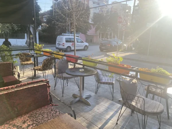 Tirane, shitet ambjent biznesi Kati 0, 70 m² (Kombinat, rruga Llambi Bonata, p48, perballe cerdhes nr 4)