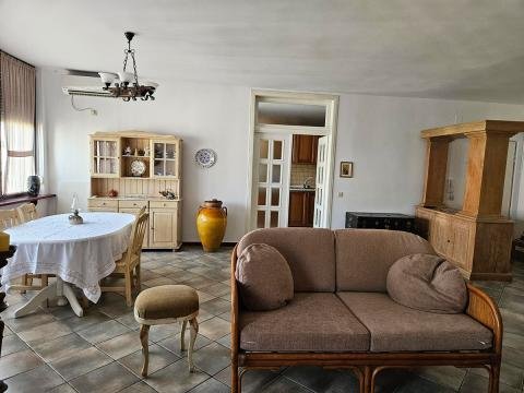 Tirane, jepet me qera apartament 3+1 Kati 2, 140 m² 700 € (Komuna e Parisit)