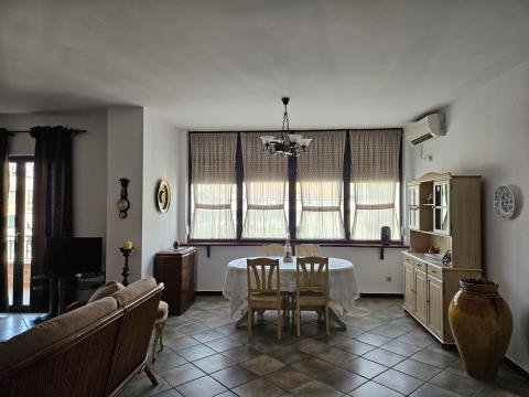 Tirane, jepet me qera apartament 3+1 Kati 2, 140 m² 700 € (Komuna e Parisit)