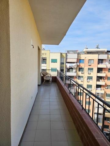 Tirane, jepet me qera apartament 3+1 Kati 2, 140 m² 700 € (Komuna e Parisit)