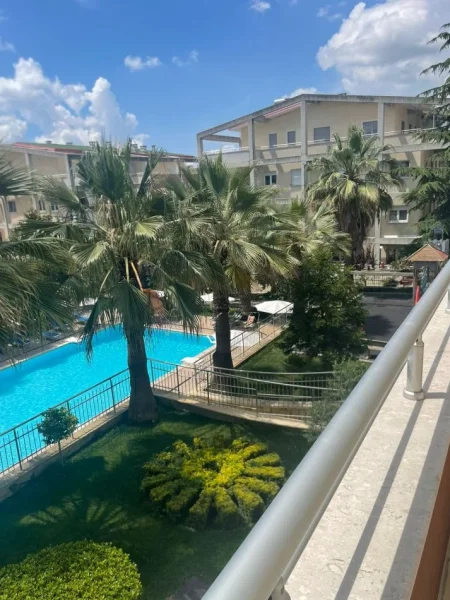 Tirane, jepet me qera apartament 3+1+Ballkon Kati 2, 175 m² 1.500 € (Touch of the Sun)