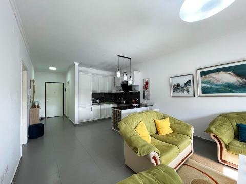 Tirane, jepet me qera apartament 2+1 Kati 3, 97 m² 800 € (George W.Bush, pranë parlamentit)