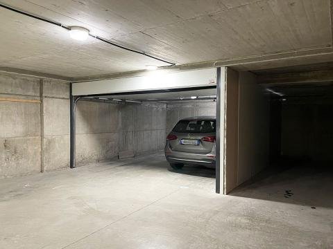 Tirane, jepet me qera apartament 2+1 Kati 3, 97 m² 800 € (George W.Bush, pranë parlamentit)
