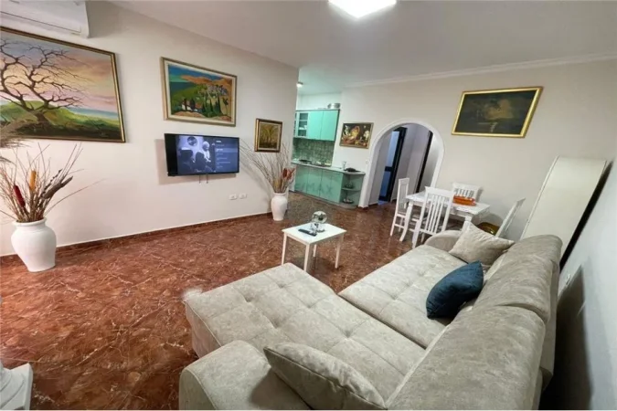 Tirane, jepet me qera apartament 1+1 Kati 1, 550 € (stadiumi dinamo)