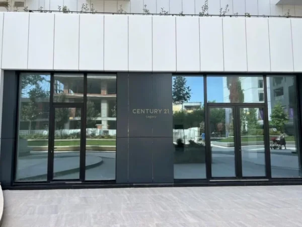 Tirane, jepet me qera ambjent biznesi Kati 0, 229 m² 4.351 € (kompleksi Square 21!)