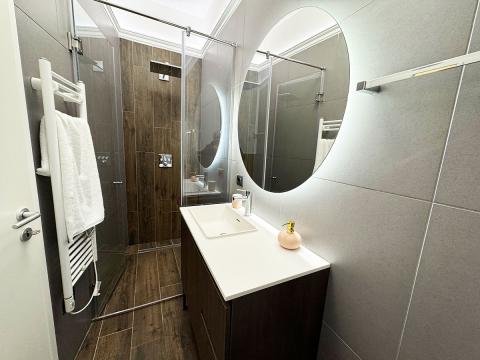 Tirane, jepet me qera apartament 4+1+Ballkon+Post Parkimi Kati 6, 160 m² 3.000 € (Park Gate)