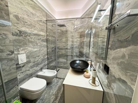 Tirane, jepet me qera apartament 4+1+Ballkon+Post Parkimi Kati 6, 160 m² 3.000 € (Park Gate)