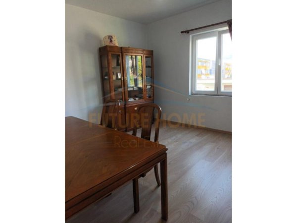 Tirane, shitet apartament 3+1 Kati 2, 150 m² 140.000 € (Shkoze)
