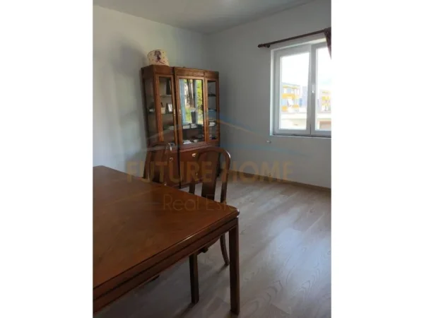 Tirane, shitet apartament 3+1 Kati 2, 150 m² 140.000 € (Shkoze)