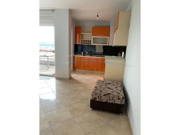 Tirane, jepet me qera 2+1 Kati 3, 500 € (Liqeni i Thate)