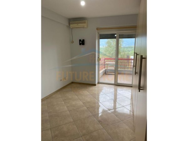 Tirane, jepet me qera 2+1 Kati 3, 500 € (Liqeni i Thate)
