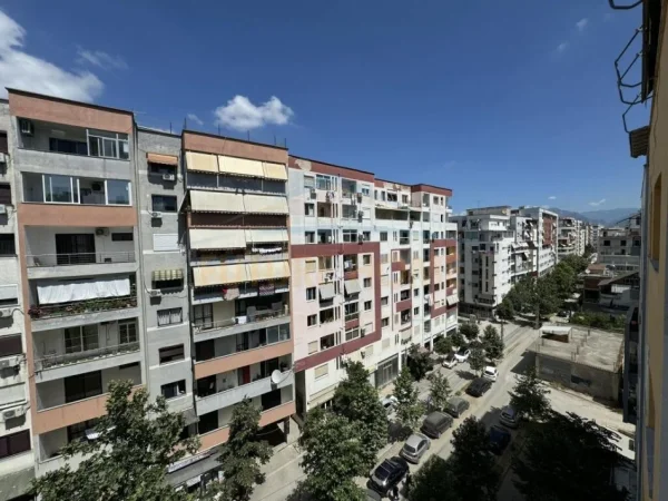 Tirane, qera apartament Kati 6, 100 m² (UNAZA E RE)