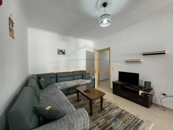 Tirane, qera apartament Kati 6, 100 m² (UNAZA E RE)