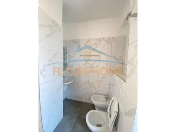 Tirane, jepet me qera apartament 1+1 Kati 3, 60 m² 600 € (21 DHJETORI)