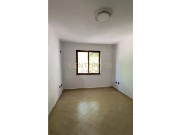 Tirane, jepet me qera zyre Kati 3, 100 m² 700 € (Sheshi wilson)