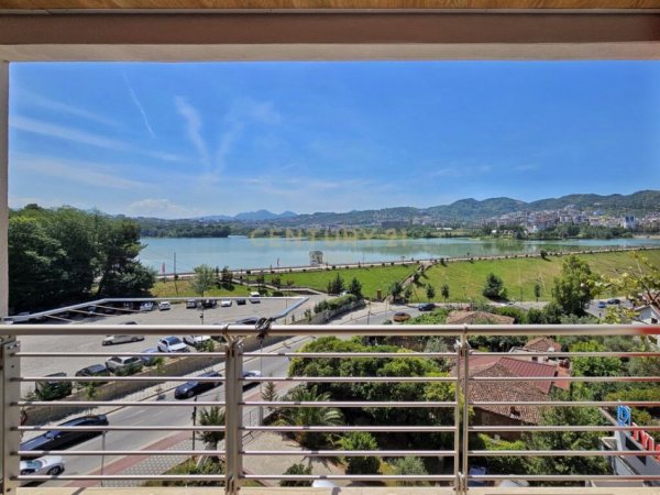 Tirane, jepet me qera apartament 2+1+Ballkon Kati 6, 75 m² 1.500 € (Liqeni Tiranes)