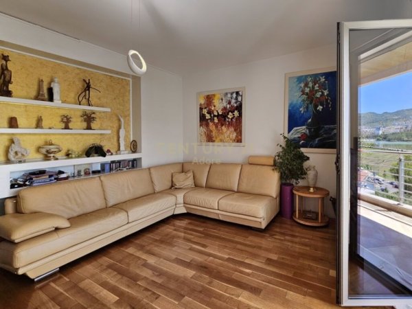 Tirane, jepet me qera apartament 2+1+Ballkon Kati 6, 75 m² 1.500 € (Liqeni Tiranes)