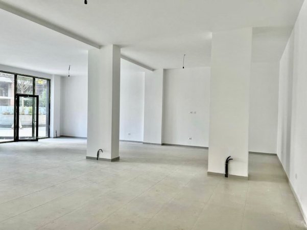 Tirane, jepet me qera ambjent biznesi Kati 0, 229 m² 4.351 € (Square 21)