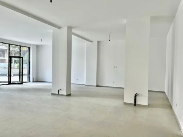 Tirane, jepet me qera ambjent biznesi Kati 0, 229 m² 4.351 € (Square 21)