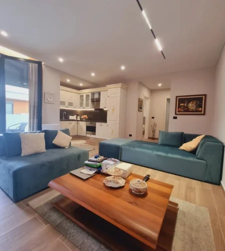 Tirane, shitet apartament 1+1 , 75 m² 180.000 € (TEG)