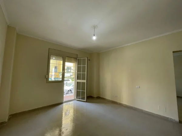 !SHITUR! Durres, shitet apartament 1+1+Ballkon Kati 1, 52 m² 55.000 € (Ne krah te Hotel Adriatik, Plazh, Durres.)