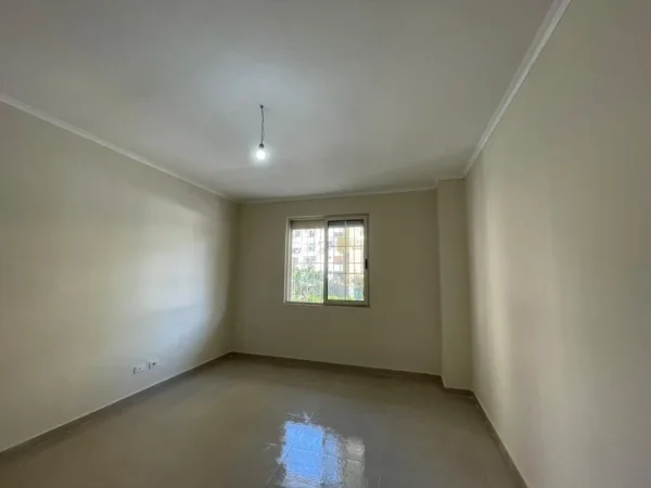 !SHITUR! Durres, shitet apartament 1+1+Ballkon Kati 1, 52 m² 55.000 € (Ne krah te Hotel Adriatik, Plazh, Durres.)