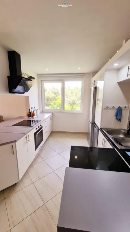 Tirane, jepet me qera apartament 2+1 Kati 7, 120 m² 750 € (liqeni i thate)