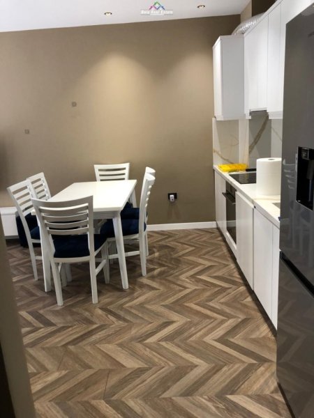 Tirane, jepet me qera apartament 1+1+Ballkon Kati 6, 65 m² 580 € (KOMUNA E PARISIT)