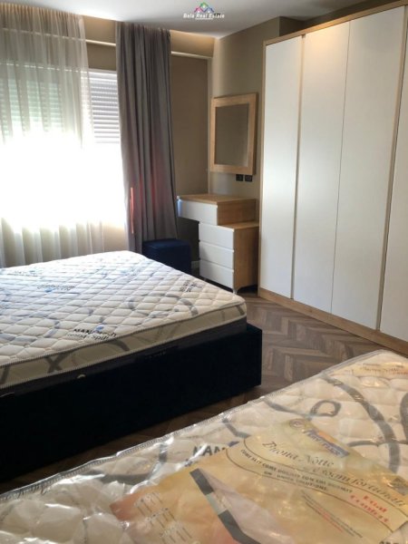 Tirane, jepet me qera apartament 1+1+Ballkon Kati 6, 65 m² 580 € (KOMUNA E PARISIT)