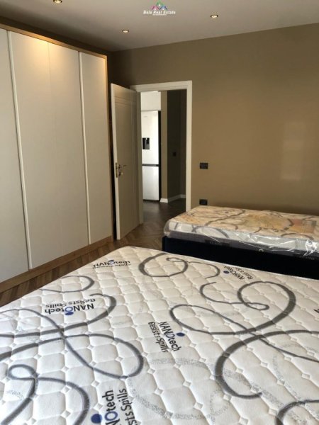 Tirane, jepet me qera apartament 1+1+Ballkon Kati 6, 65 m² 580 € (KOMUNA E PARISIT)
