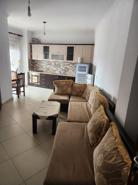 Tirane, jepet me qera apartament 2+1 , 72 m² 400 € (Porcelan)