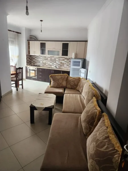 Tirane, jepet me qera apartament 2+1 , 72 m² 400 € (Porcelan)