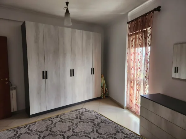 Tirane, jepet me qera apartament 2+1 , 72 m² 400 € (Porcelan)