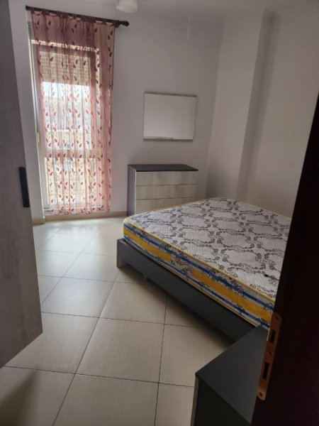 Tirane, jepet me qera apartament 2+1 , 72 m² 400 € (Porcelan)