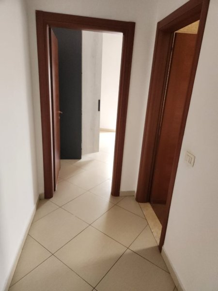 Tirane, jepet me qera apartament 2+1 , 72 m² 400 € (Porcelan)