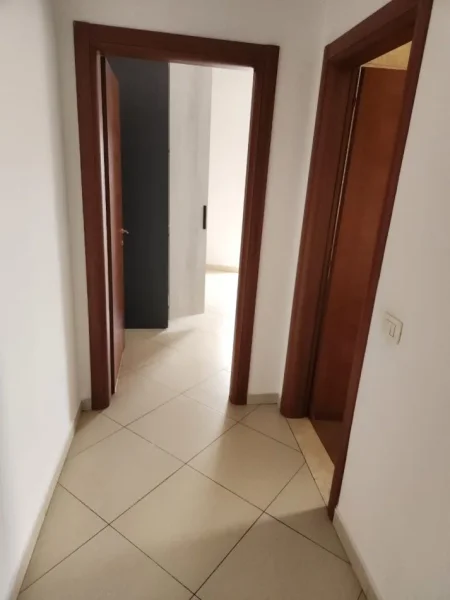 Tirane, jepet me qera apartament 2+1 , 72 m² 400 € (Porcelan)