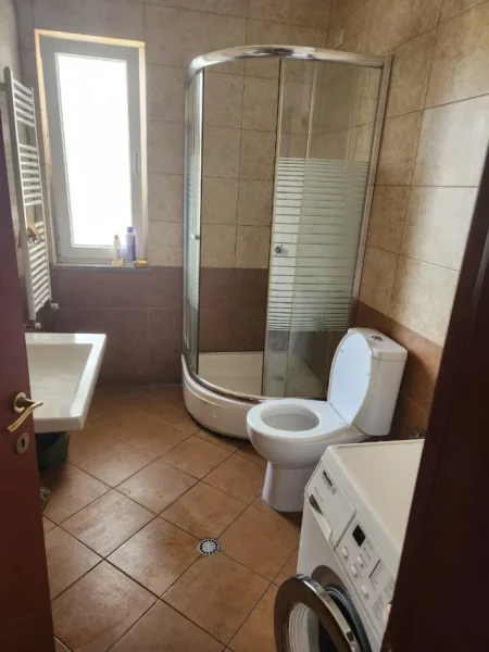 Tirane, jepet me qera apartament 2+1 , 72 m² 400 € (Porcelan)