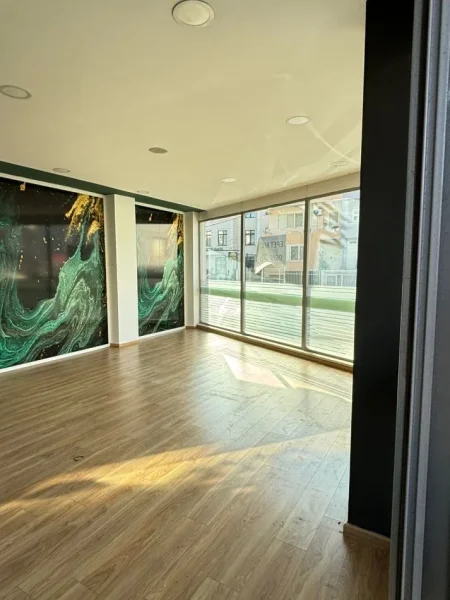 Tirane, jepet me qera ambjent biznesi Kati 0, 190 m² 1.500 € (Prane Universiteti Marlin Barleti)