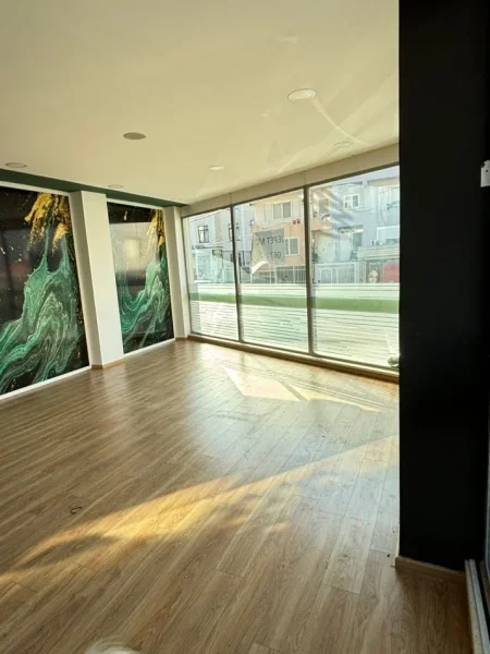 Tirane, jepet me qera ambjent biznesi Kati 0, 190 m² 1.500 € (Prane Universiteti Marlin Barleti)