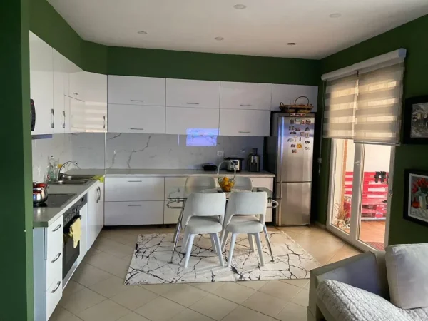 Shitet 2+1+2+2+Garazh, Kati 3, 123m², Lek 15,400,000 (Fresk/Linze, Rezidenca Trebicka)