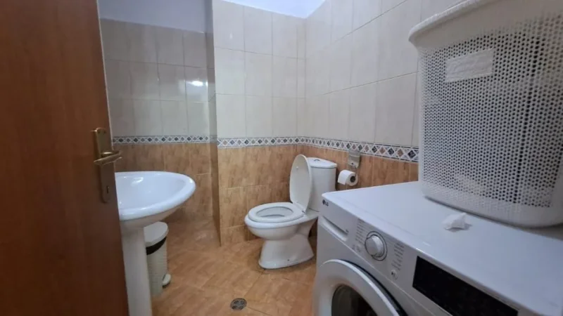 Tirane, jepet me qera apartament 1+1+Ballkon Kati 1, 76 m² 76.250 € (fresk)