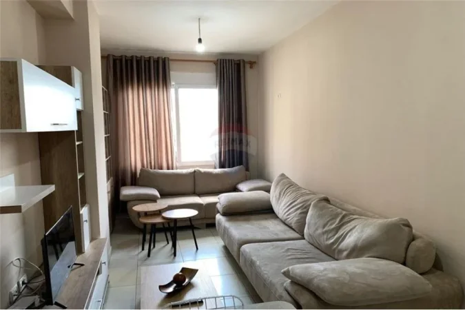 Tirane, jepet me qera apartament 1+1 Kati 7, 50 m² 430 € (Rruga Sokrat Miho)