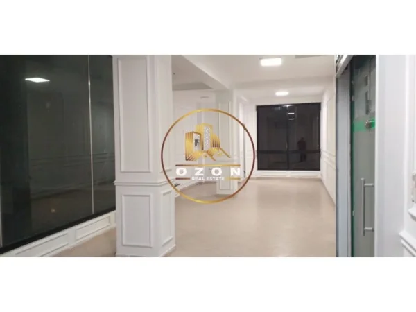 Ambjent Biznesi Me Qira Tek Ish Ekspozita 60,000 ALL!