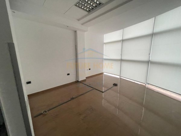 Tirane, jepet me qera Godinë biznesi, 715 m² 8.250€ (Rruga Bardhyl)