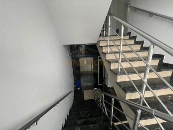 Tirane, jepet me qera Godinë biznesi, 715 m² 8.250€ (Rruga Bardhyl)